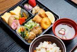 春のお花見弁当の写真
