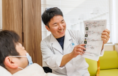 患者さまへ服薬指導の様子